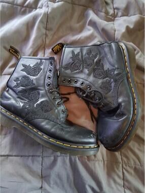 Doc Dr Martens Vonda Mono 1460 Embroidered Flowers Combat Boots US Size 8 U1